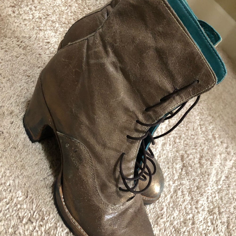 Boots - Picture 6 of 8